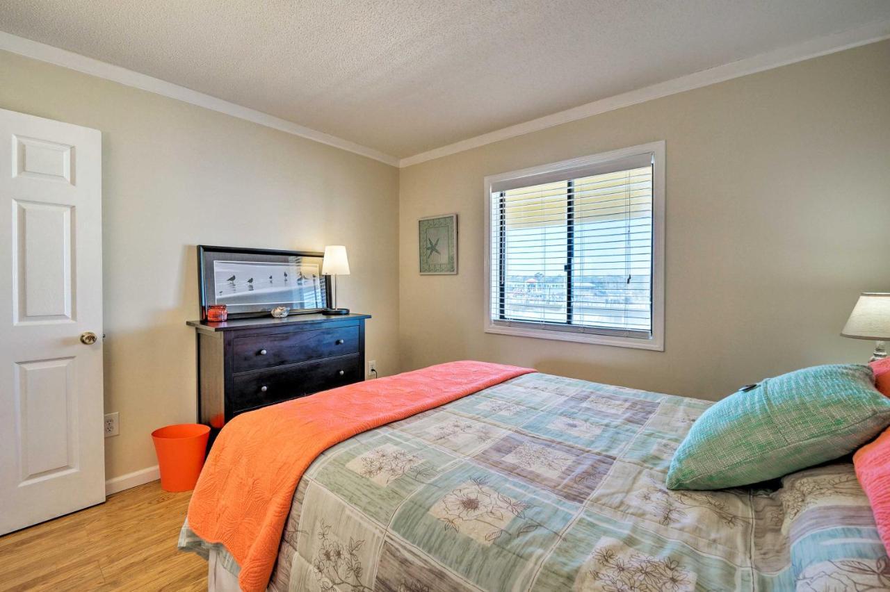 Breezy Beach Retreat With 180-Degree Ocean Views! Appartement Carolina Beach Buitenkant foto