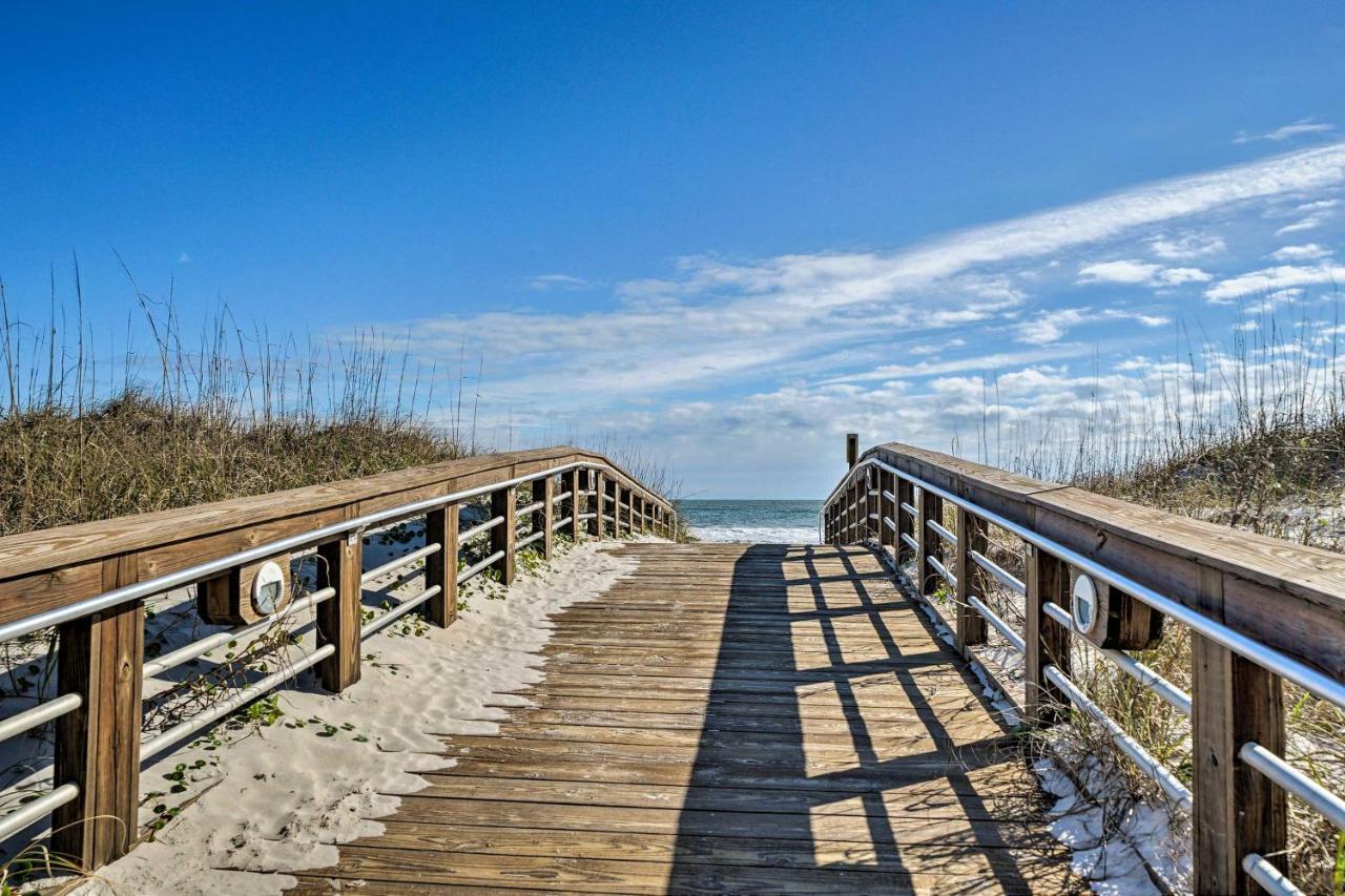 Breezy Beach Retreat With 180-Degree Ocean Views! Appartement Carolina Beach Buitenkant foto